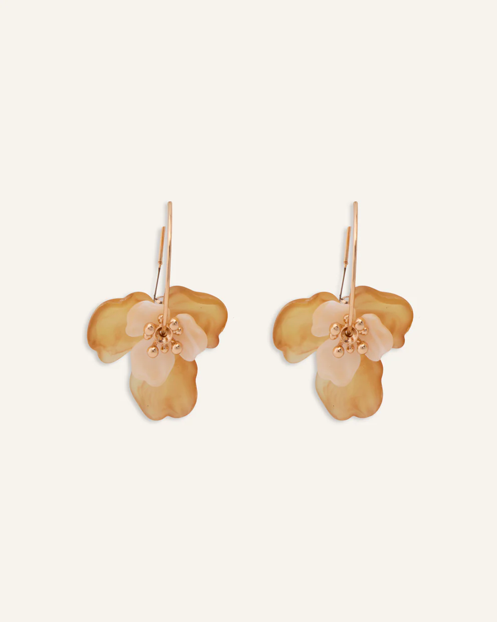 Aretes Colgantes Trendy Diseño de Flores Beige Aro Dorado