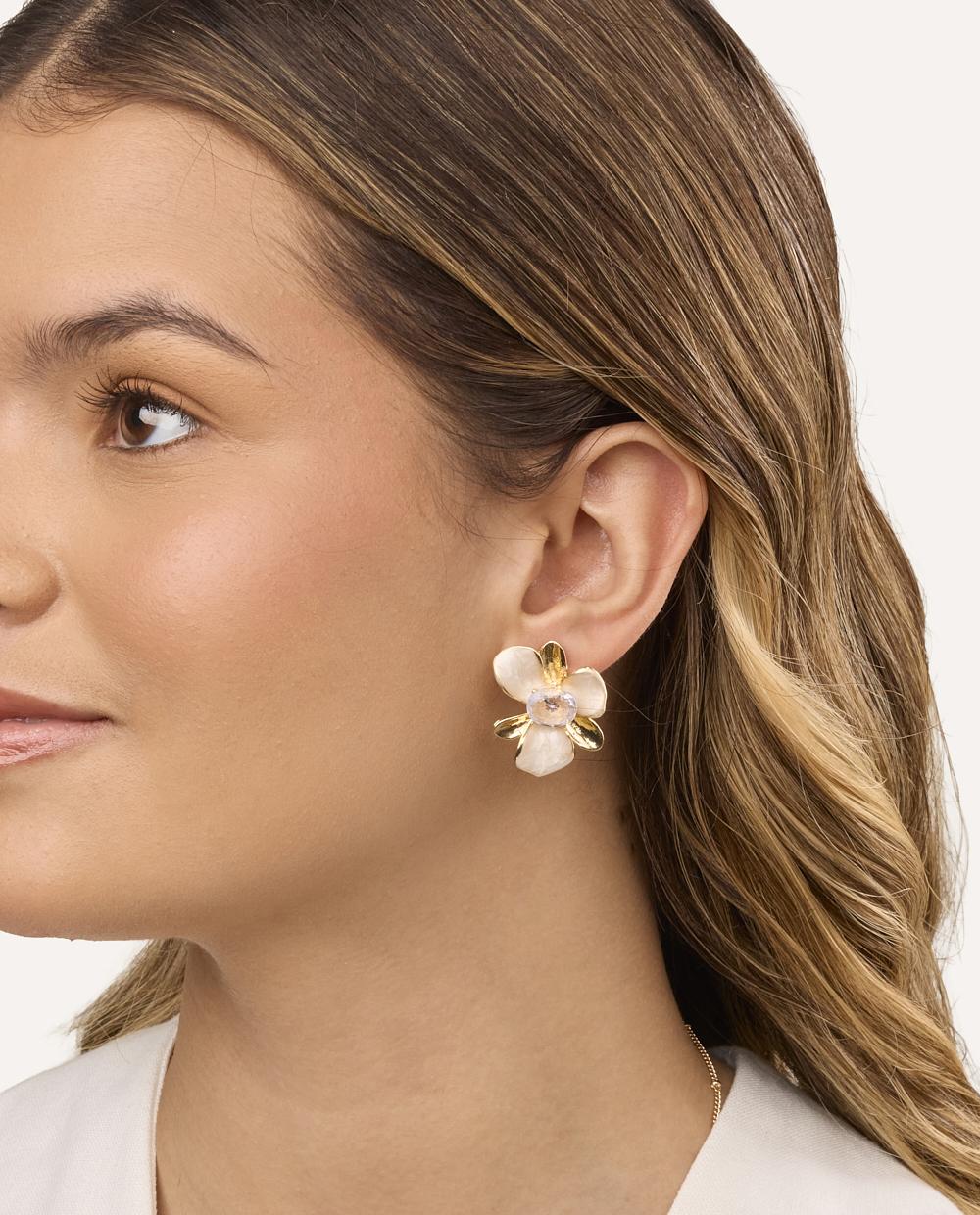 Aretes Moda Pegado Bloom Dorado - Image 3