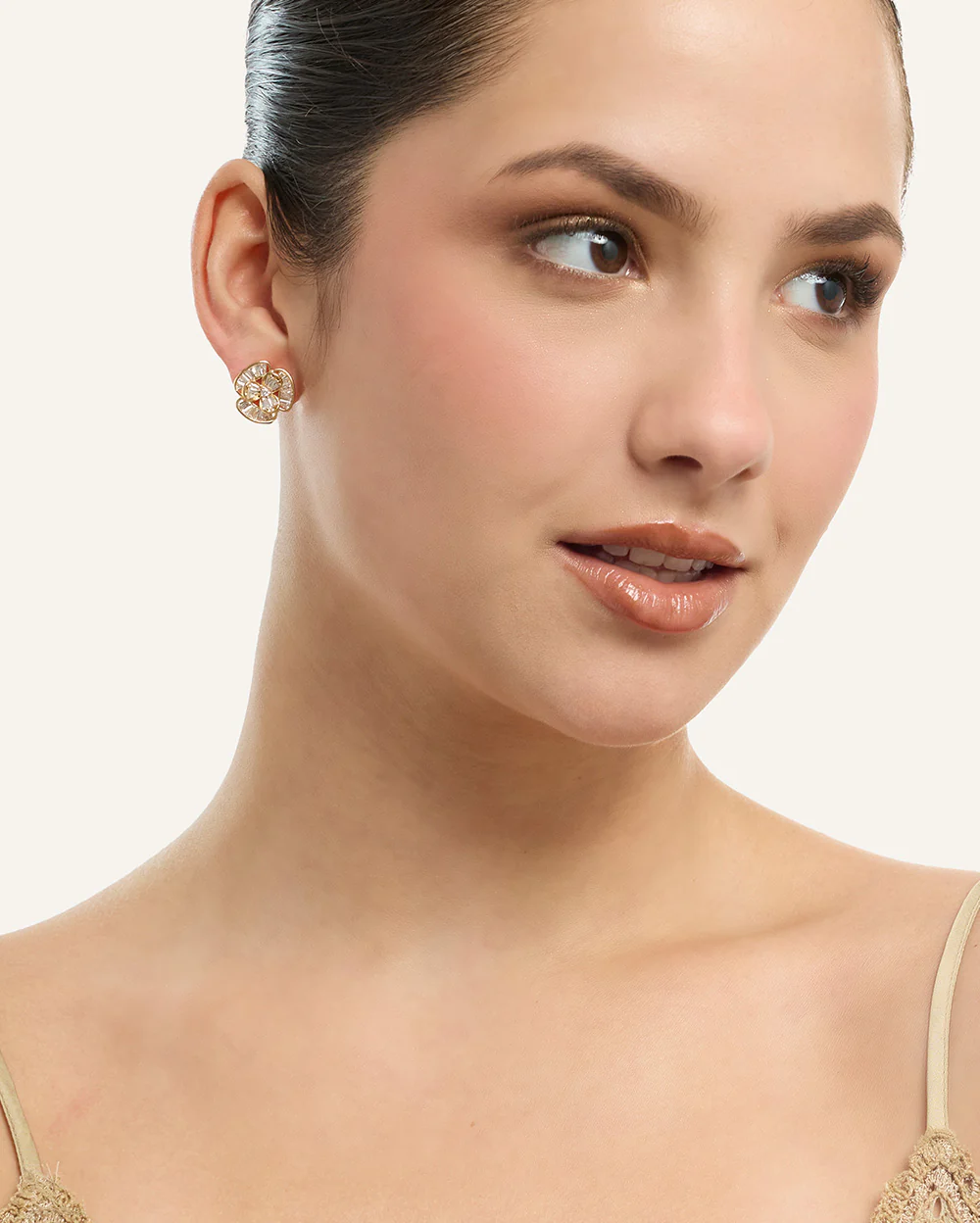 Aretes Pegado Premium Zircón Bañado en Oro Dorado Na