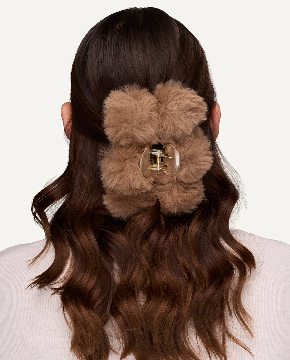 Gancho Trendy De Peluche Marrón - Image 2