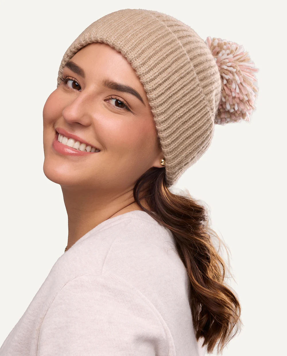 Gorro De Invierno Beanie Con Pompom Beige