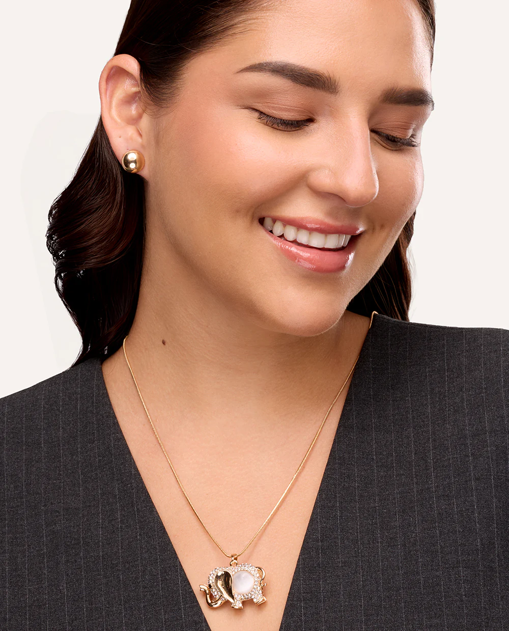 Set Collar + Arete Moda Con Dije de Elefante Dorado - Image 2