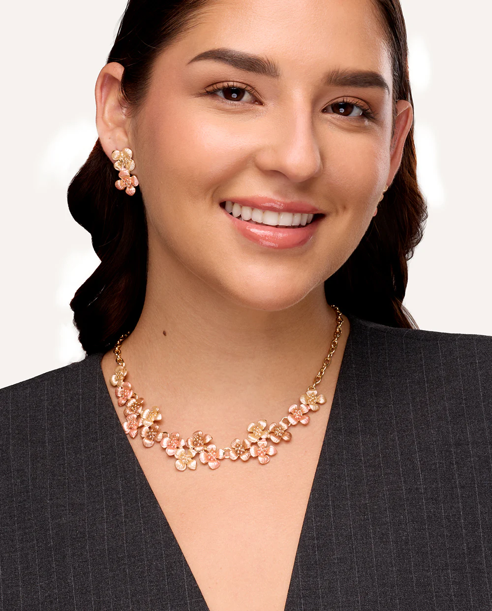 Set Collar + Arete Moda Flores Dorado - Image 2