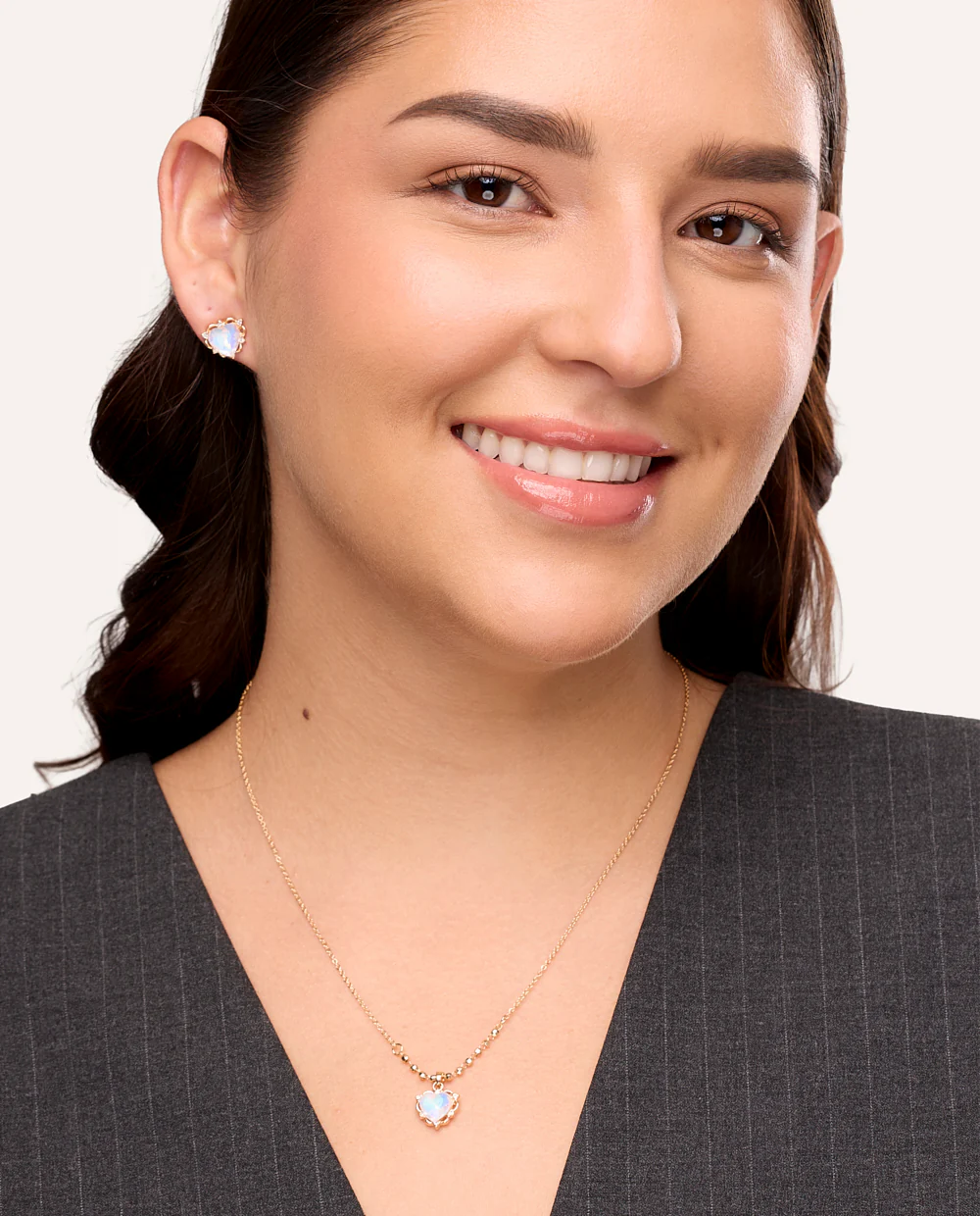Set Collar + Arete Moda Heart Dorado - Image 2