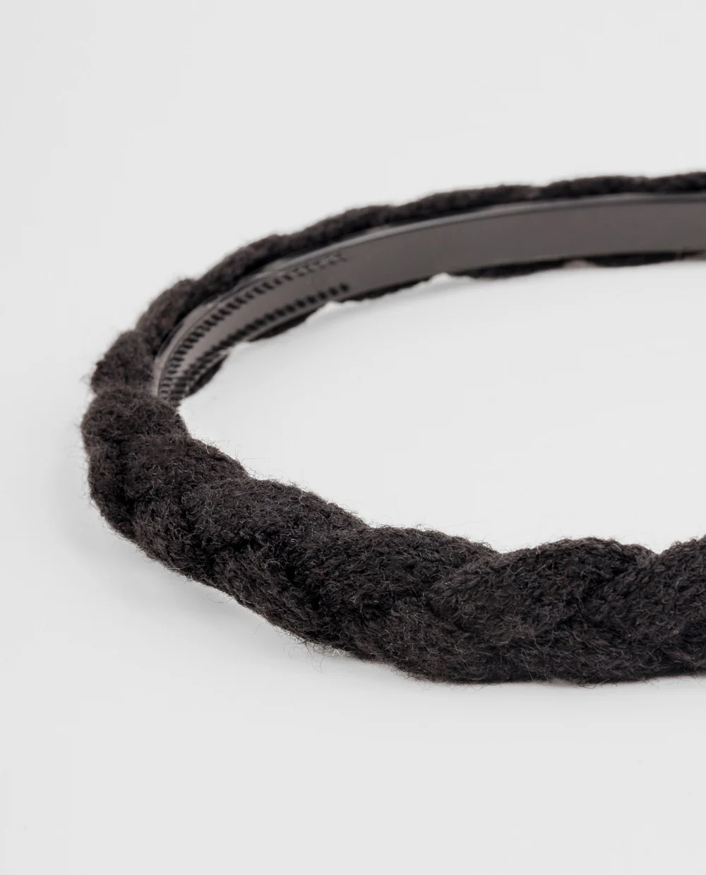 Vincha de lana trenzada negra - Image 3
